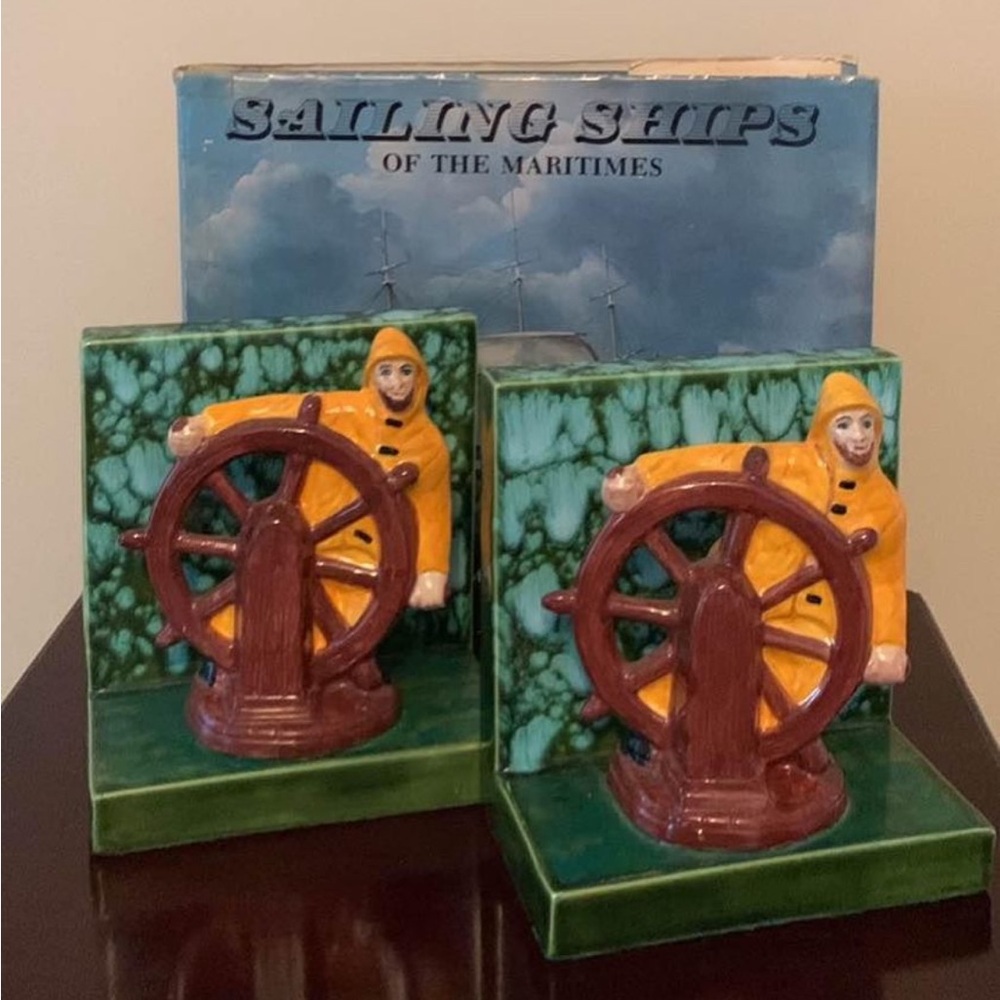 📌 Vintage Ceramic Fisherman Bookends
